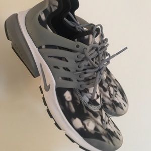 Nike sneakers size 8 women